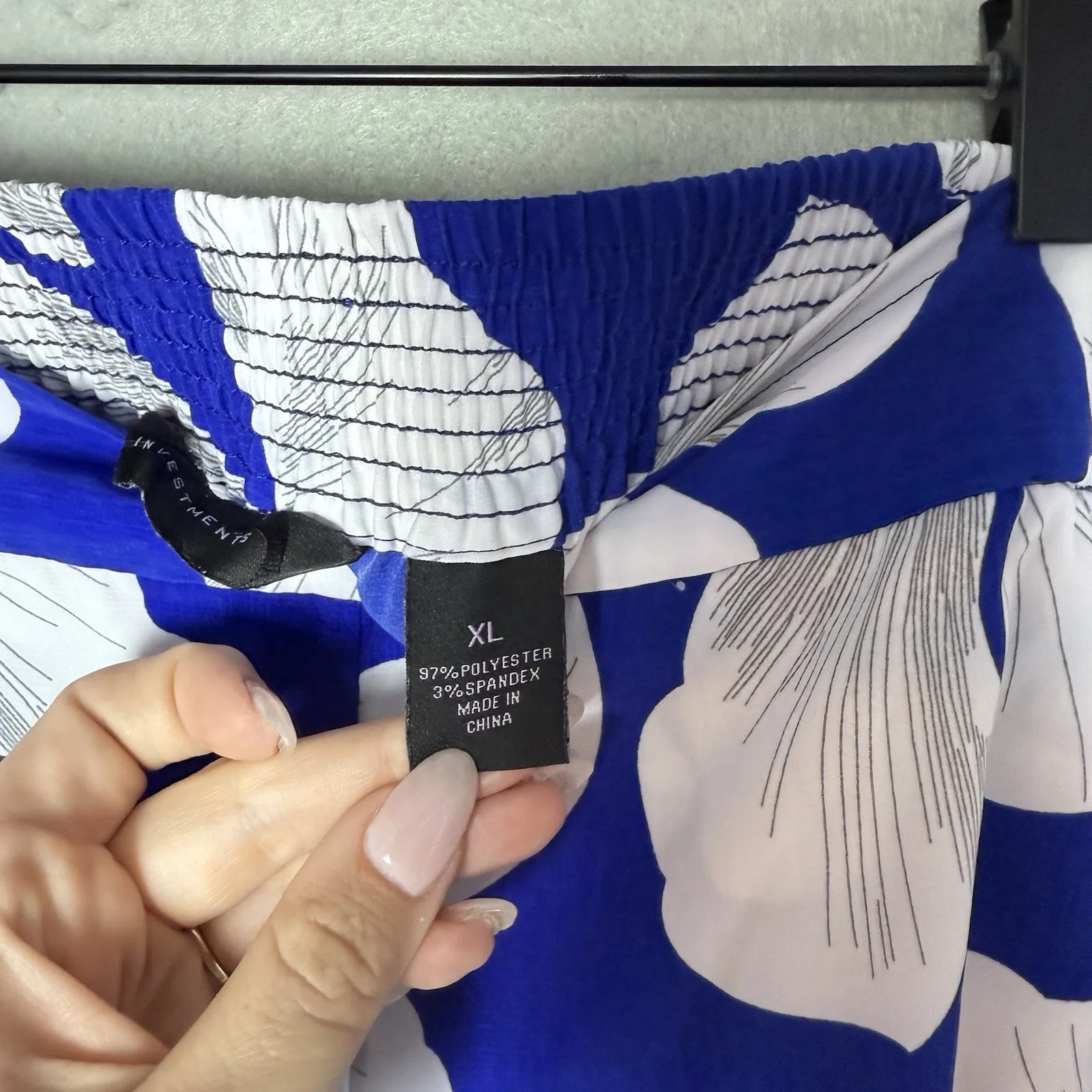 Investments Women’s Hawaiian Floral Shorts Blue White Size XL - Image 4