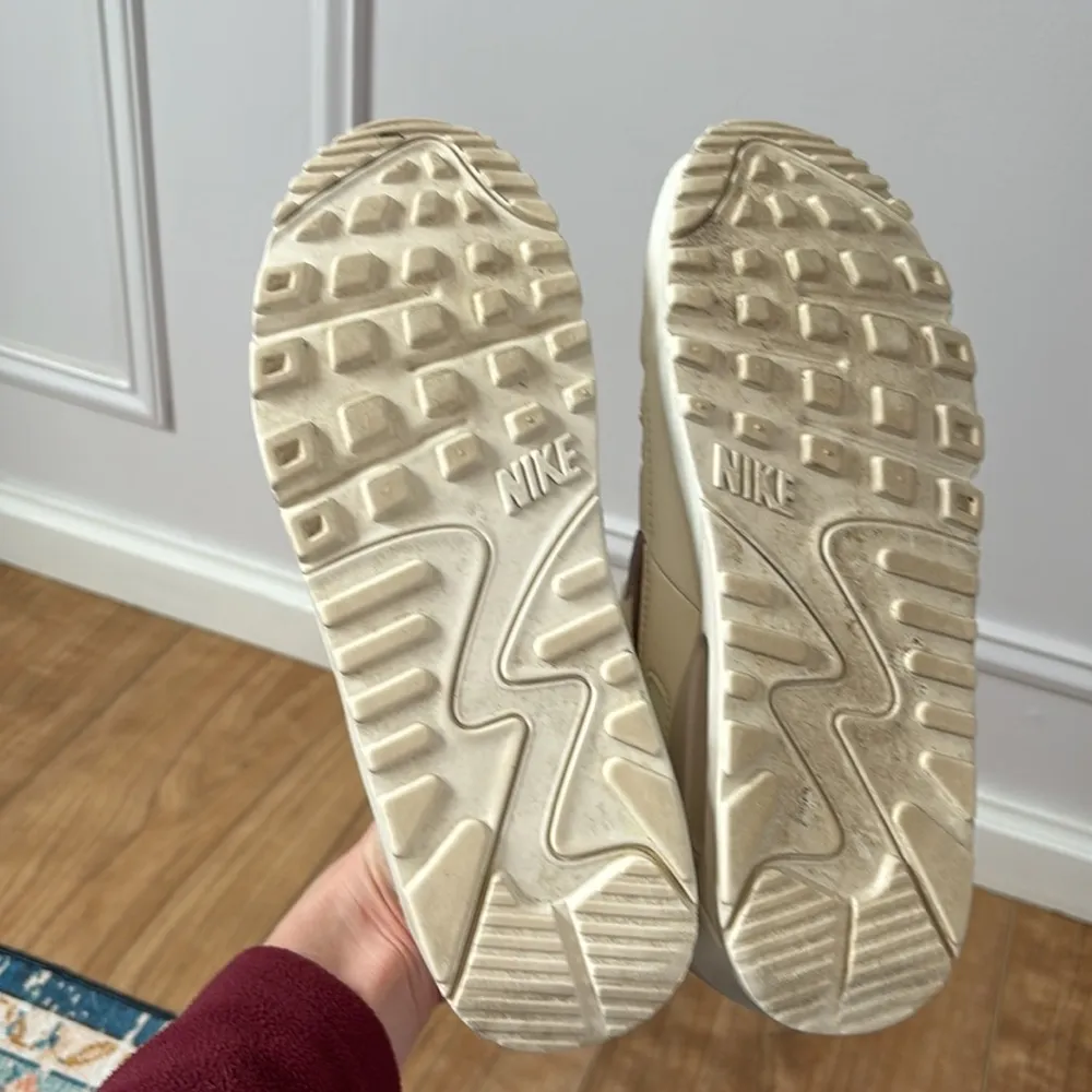 NIKE Air Max 90 Essentials Womens Lifestyle Shoes (White) 10 Sail/Phantom/Pink - Image 10