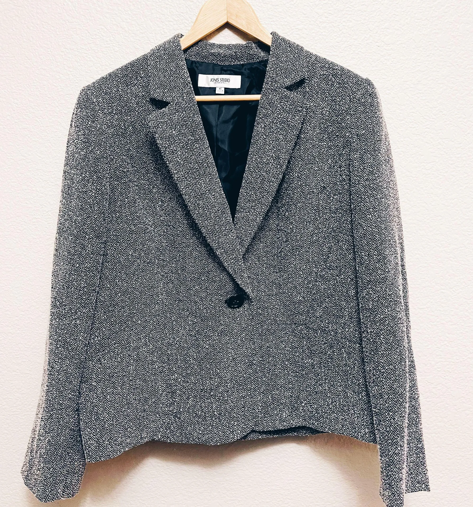 Jones studios separates black and white blazer - Image 2