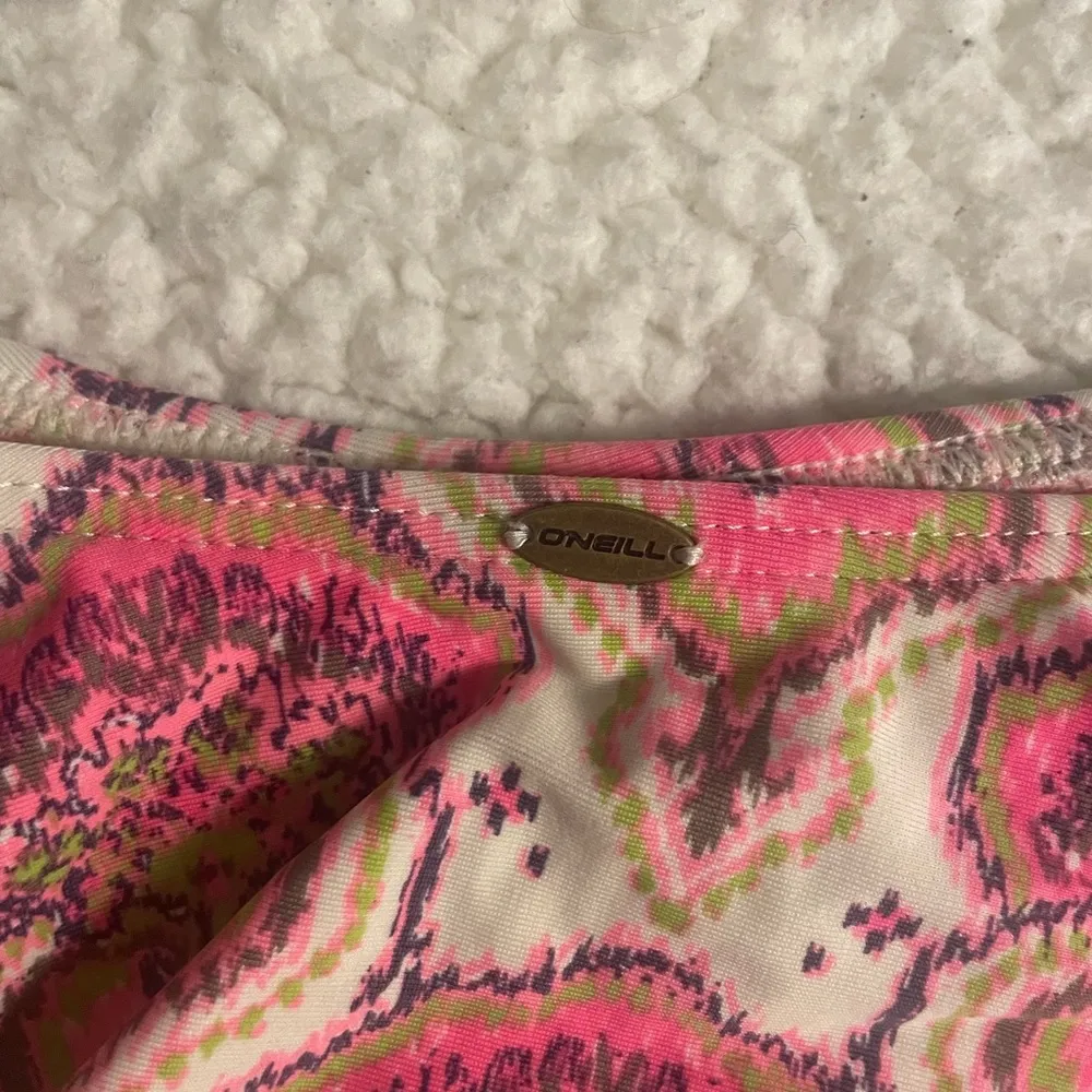 oneill swim top size xs/s - Image 3