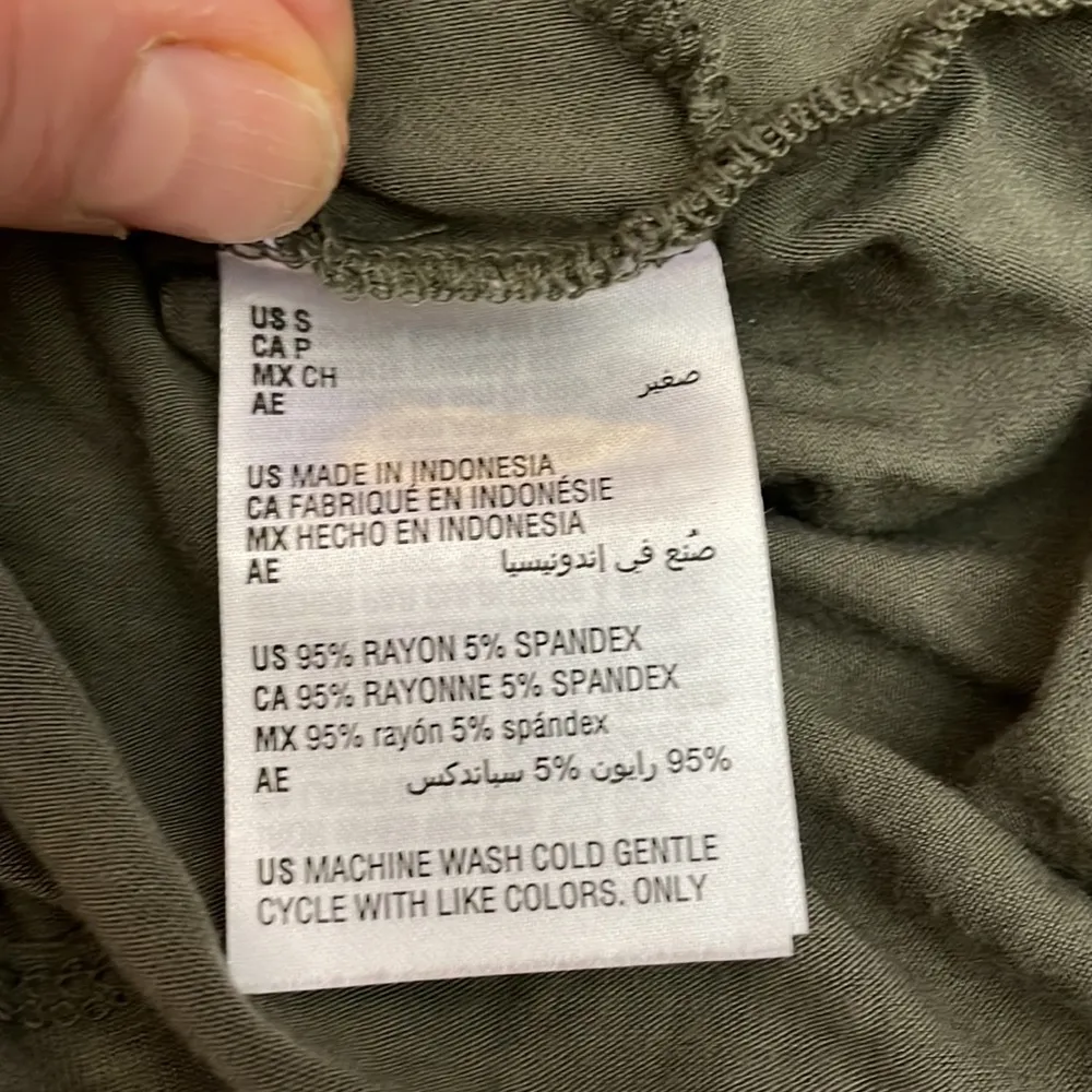 Sage Green Ruched /Tie Front Short Sleeve Keyhole Neckline T-Shirt Small - Image 9