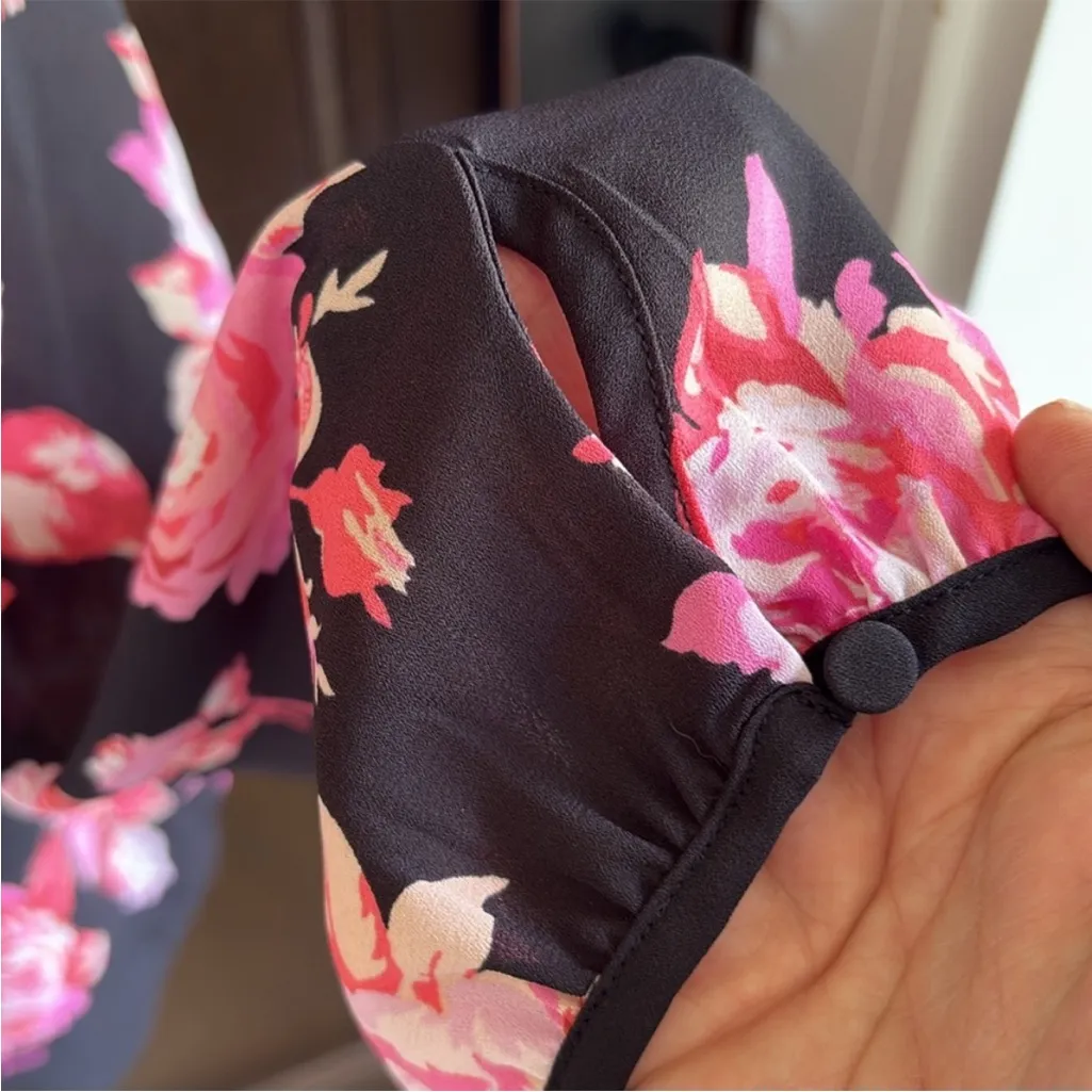 Like New J. Crew Tie Neck Long Sleeve Top
Midnight Rose Size Large - Image 7