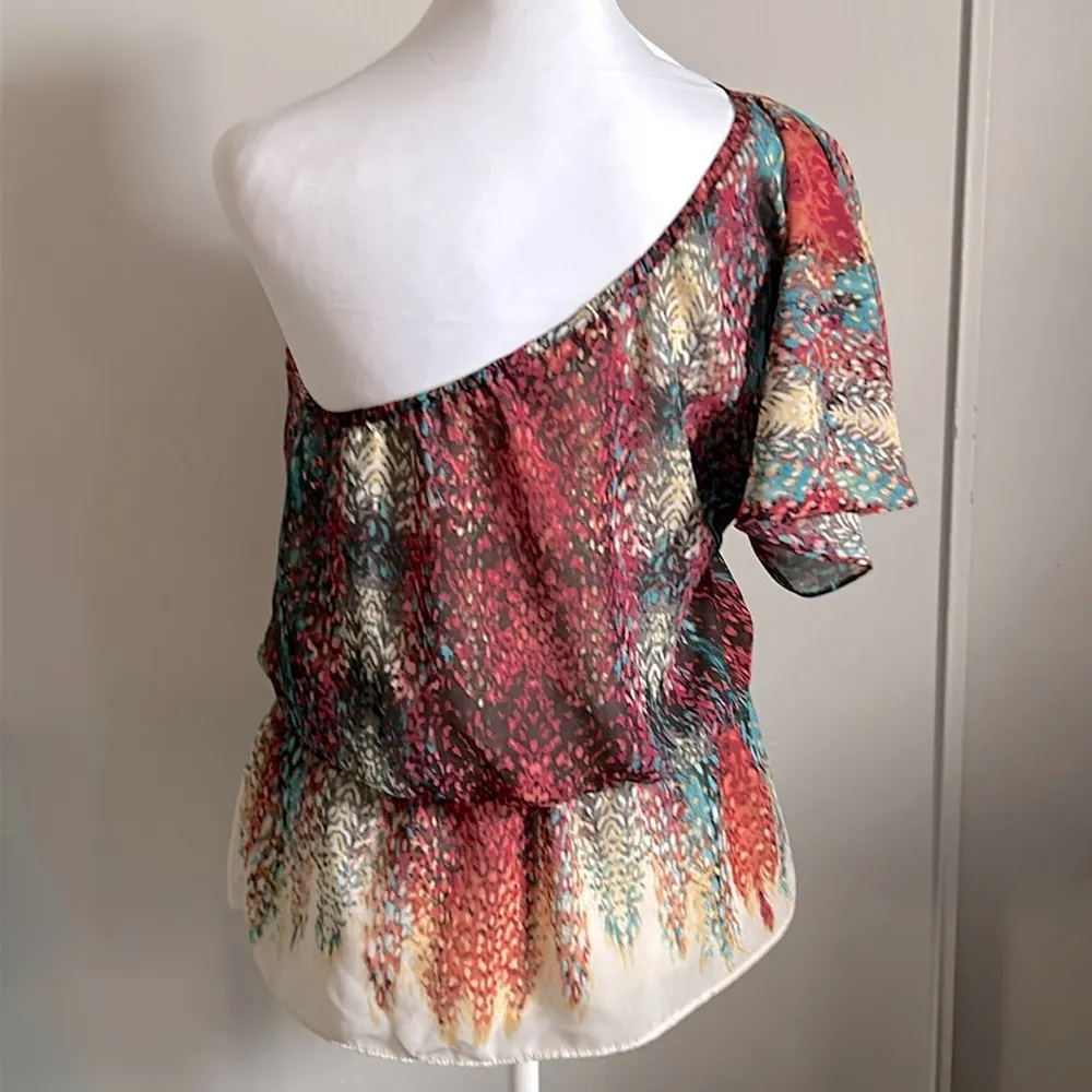 a.n.a. One Shoulder Peplum Boho Watercolor Feather Print All Occasion Blouse - Image 4