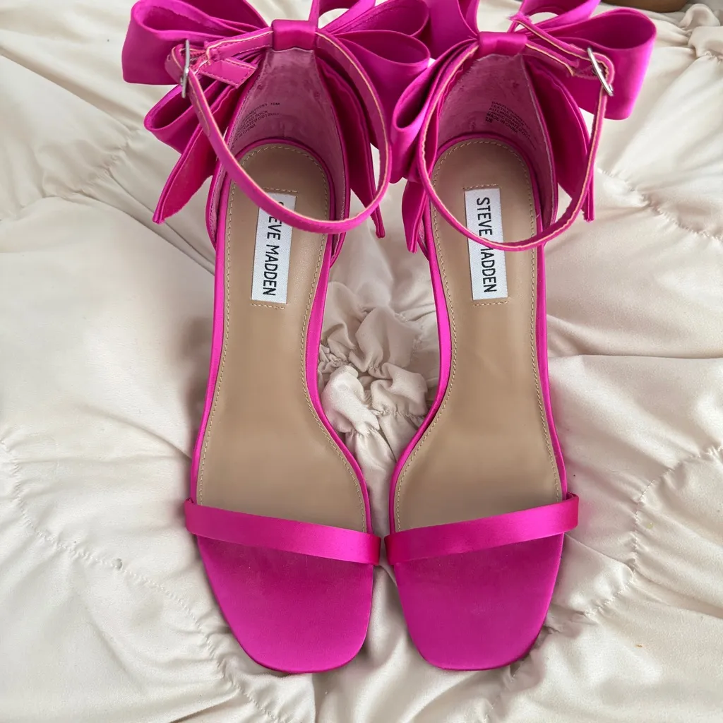 Steve Madden Fuchsia Heels with Bow Detail - Image 2