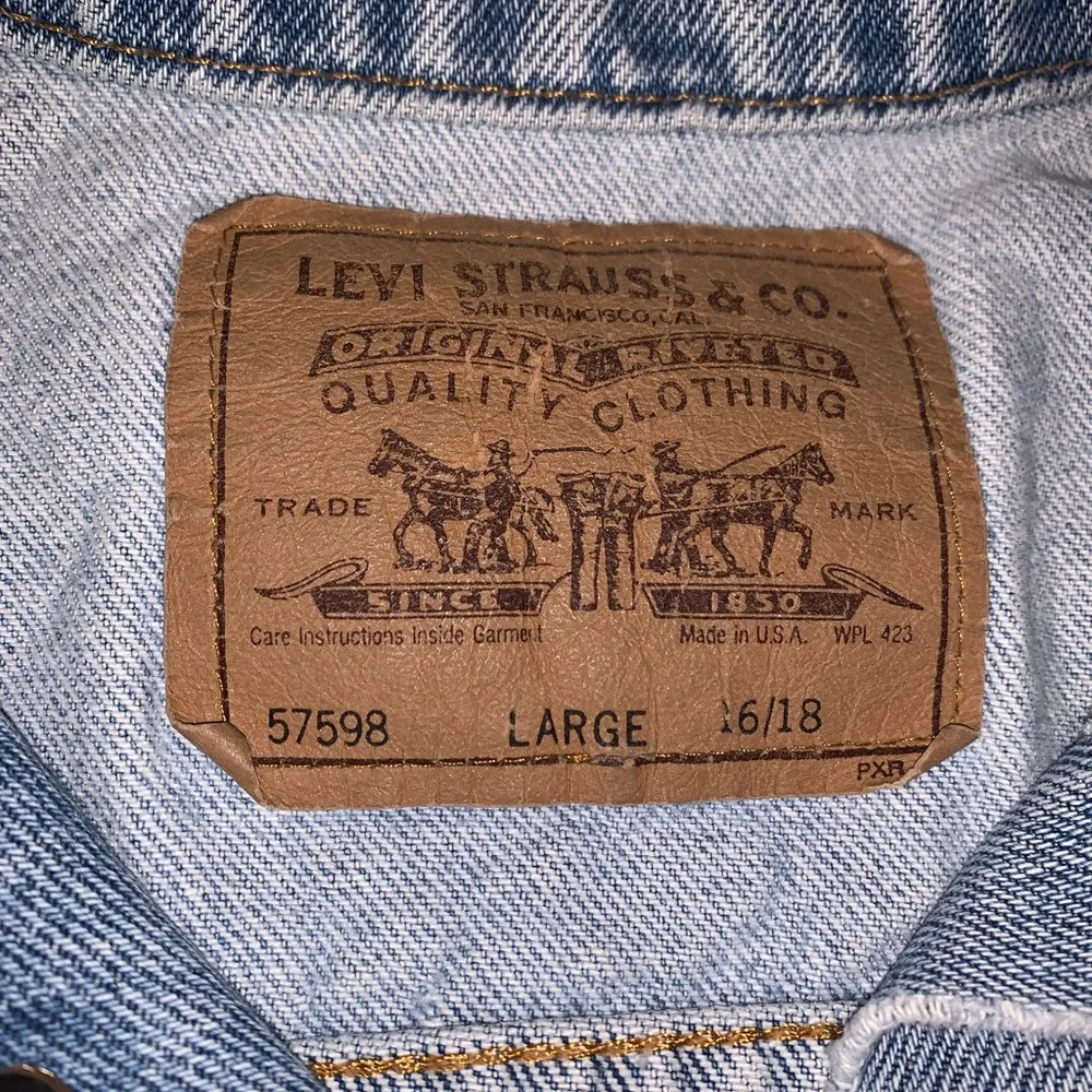 Vintage 90s Levi Strauss Light Blue Denim Trucker Collar Jean Jacket L 16/18 - Image 4