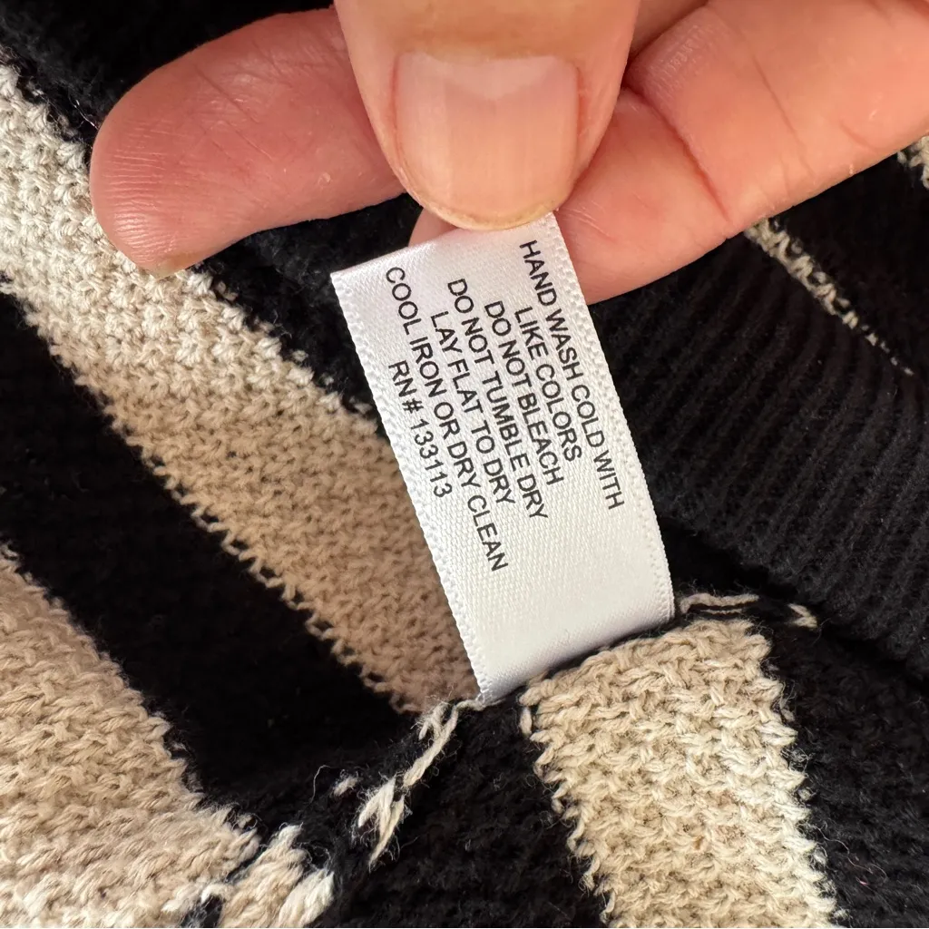 NWT Lisa Todd Summer Lovin’ black/cream stripe heart knit shorts sz Medium Black - Image 11