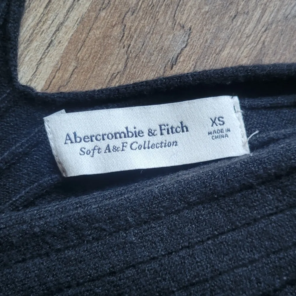 Abercrombie & Fitch Deep V Ribbed Sweater - Image 4