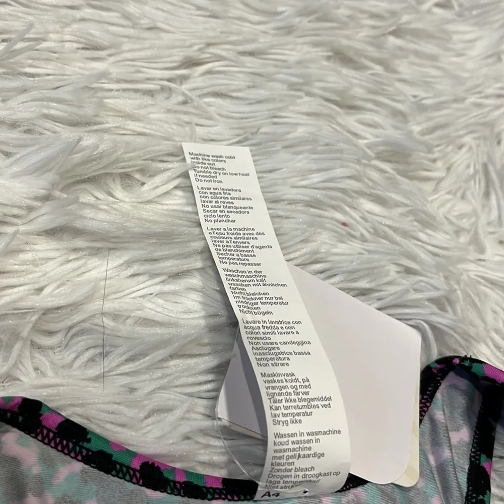 FABLETICS BRA ON THE GO MEDIUM IMPACT SPORTS BRA GRASS GREEN SAFARI SPOTS/BLACK - Image 11