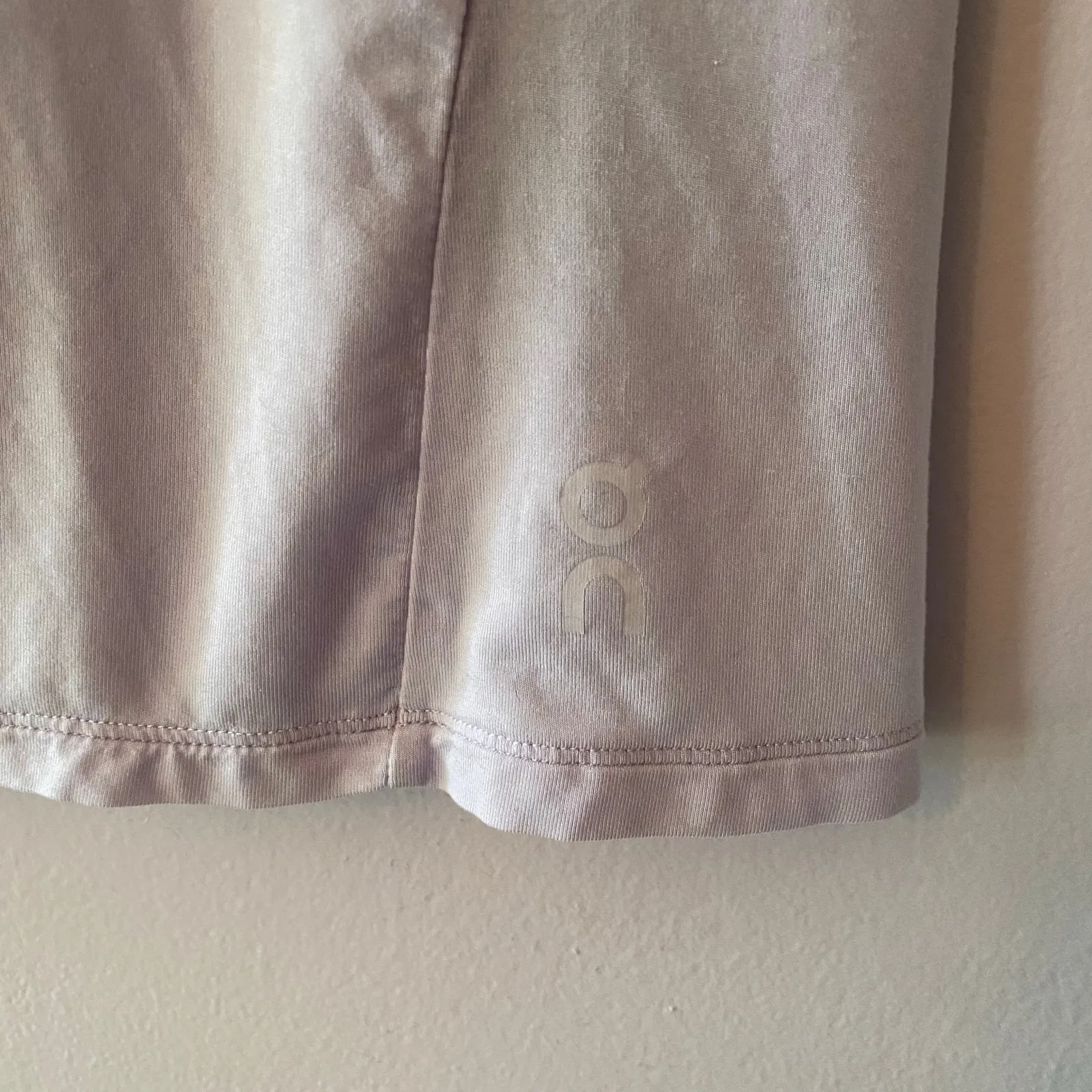 On Running Lavender Light Purple Short Sleeve Active Tee Top Women's size Medium - Image 3