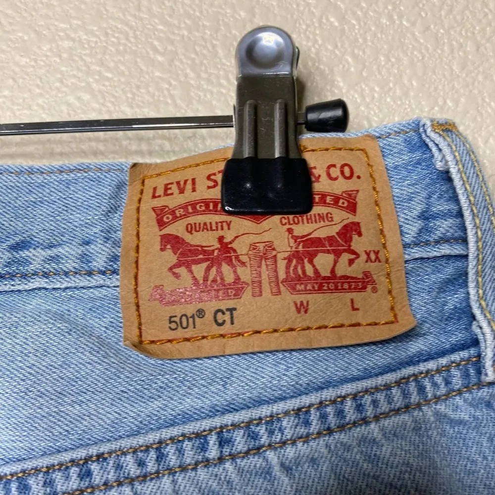 Levi's 501 Jeans Patch Knee Button Fly Distressed Hi-Rise Light Wash Denim Sz 24 - Image 12