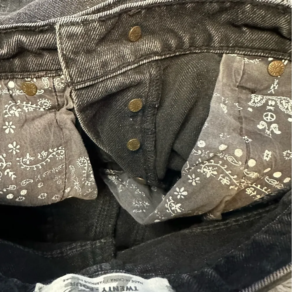 We The Free by Free People BREA CUT OFF DENIM SKIRT SIZE 24 Black Distressed - Image 11