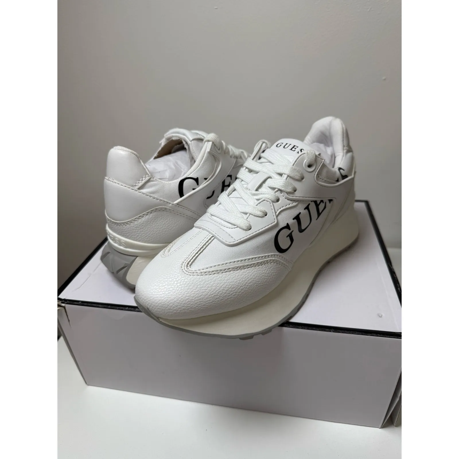 Guess Womens Luchia - Image 2