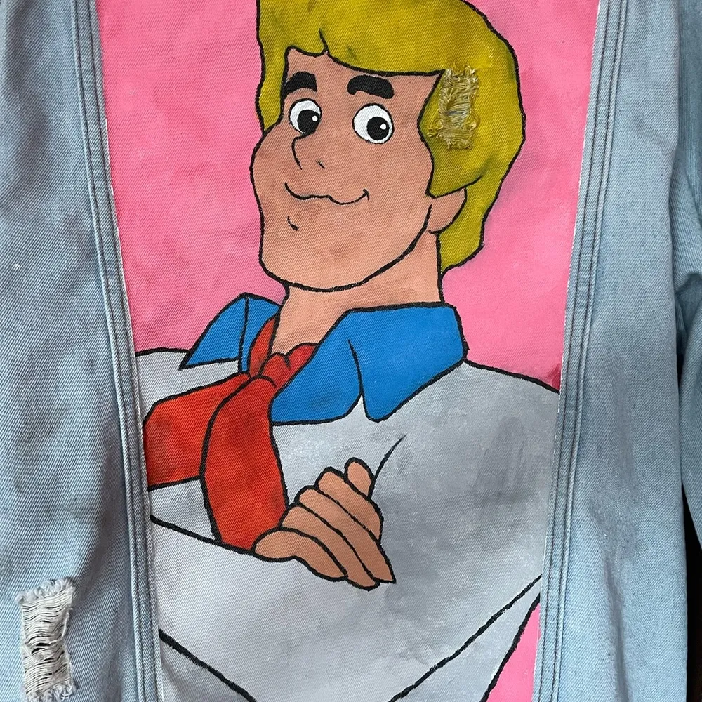Brooklyn Cloth Co Hand Painted Scooby Doo“ Fred Jones” Distressed Denim Jacket-M - Image 7