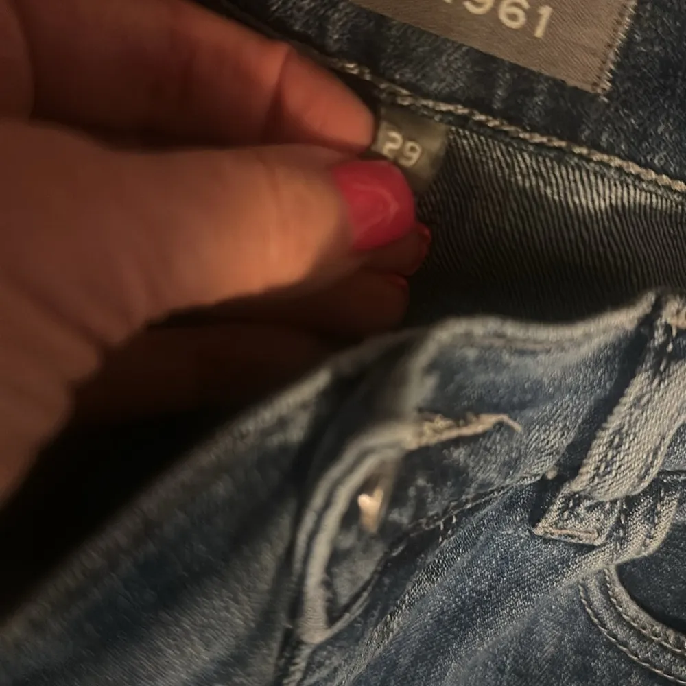 DL1961 Mara ankle high rise instasculpt straight size 29 white unfinished hem - Image 5