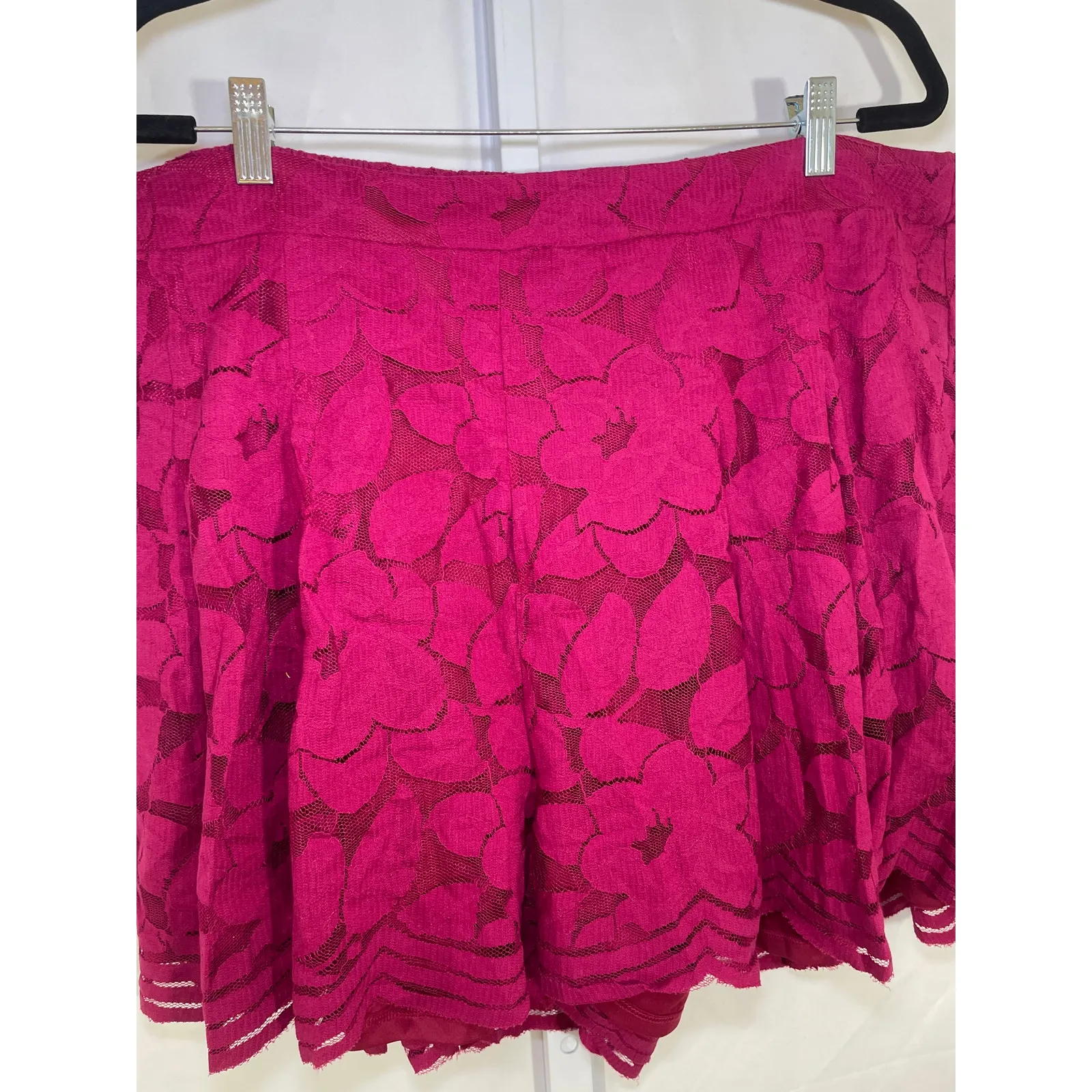 NWT TORRID Floral Lace Shorts - Size 2 - Cherry Red - Image 2