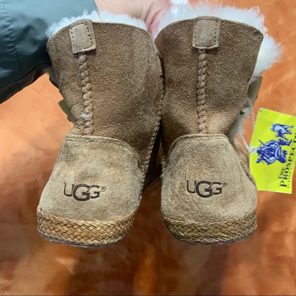 Ugg Garnet Toggle Ankle Booties shearling button tan suede shearling size 6 - Image 3