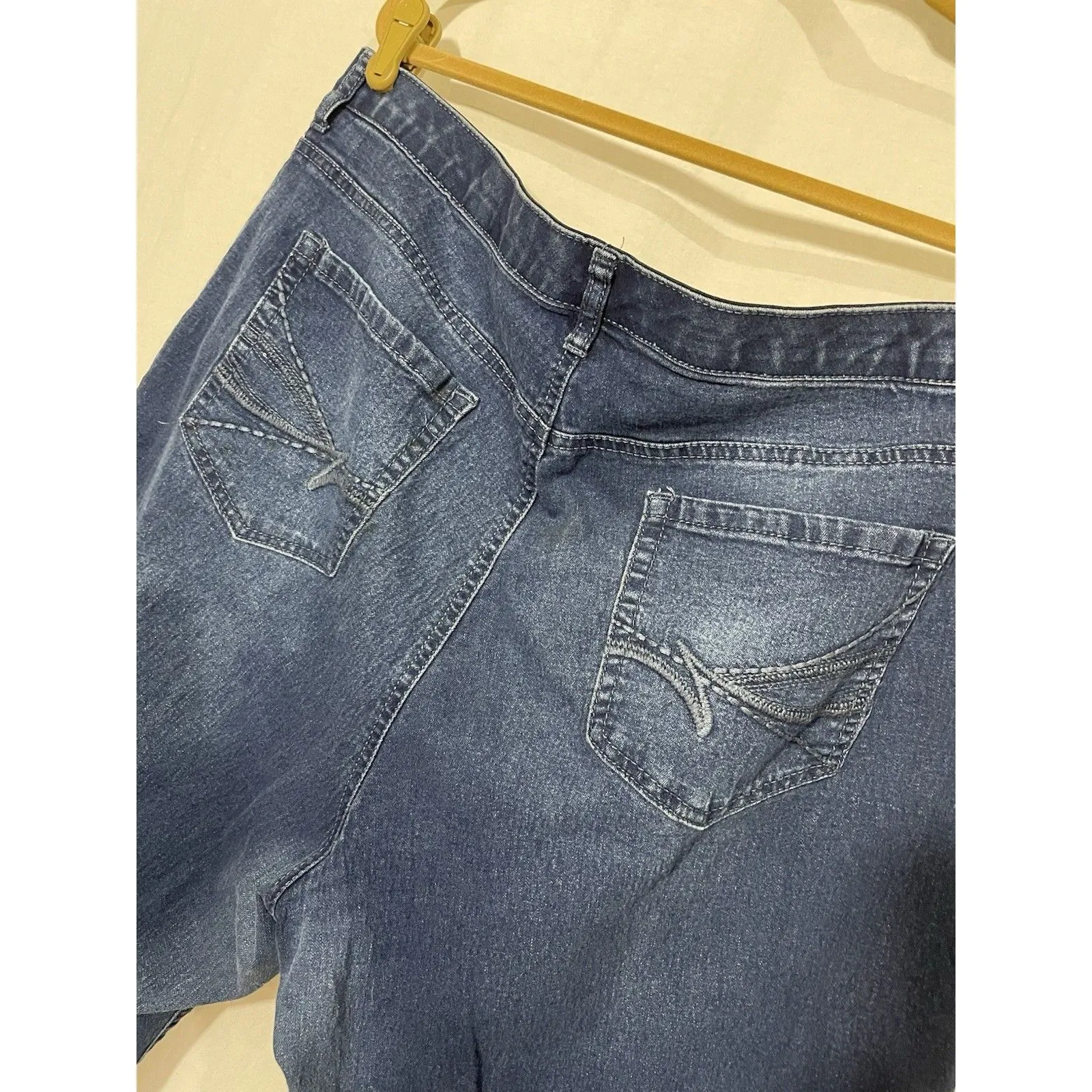 Faded Glory Women's Size 20W Cuffed Capri Dark Wash Stretch Blue Jeans Capri - Image 4