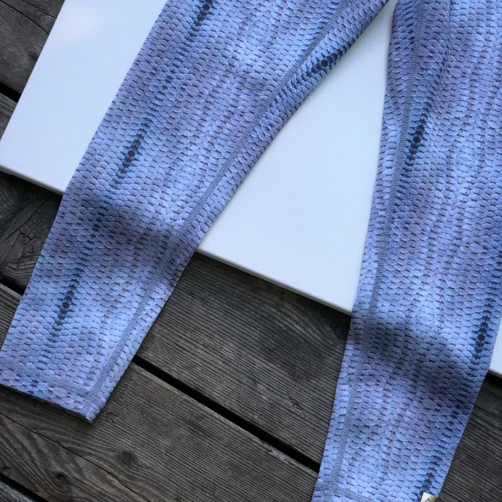 Aurum radiance steel scale snake crop leggings petit Size undefined - Image 6