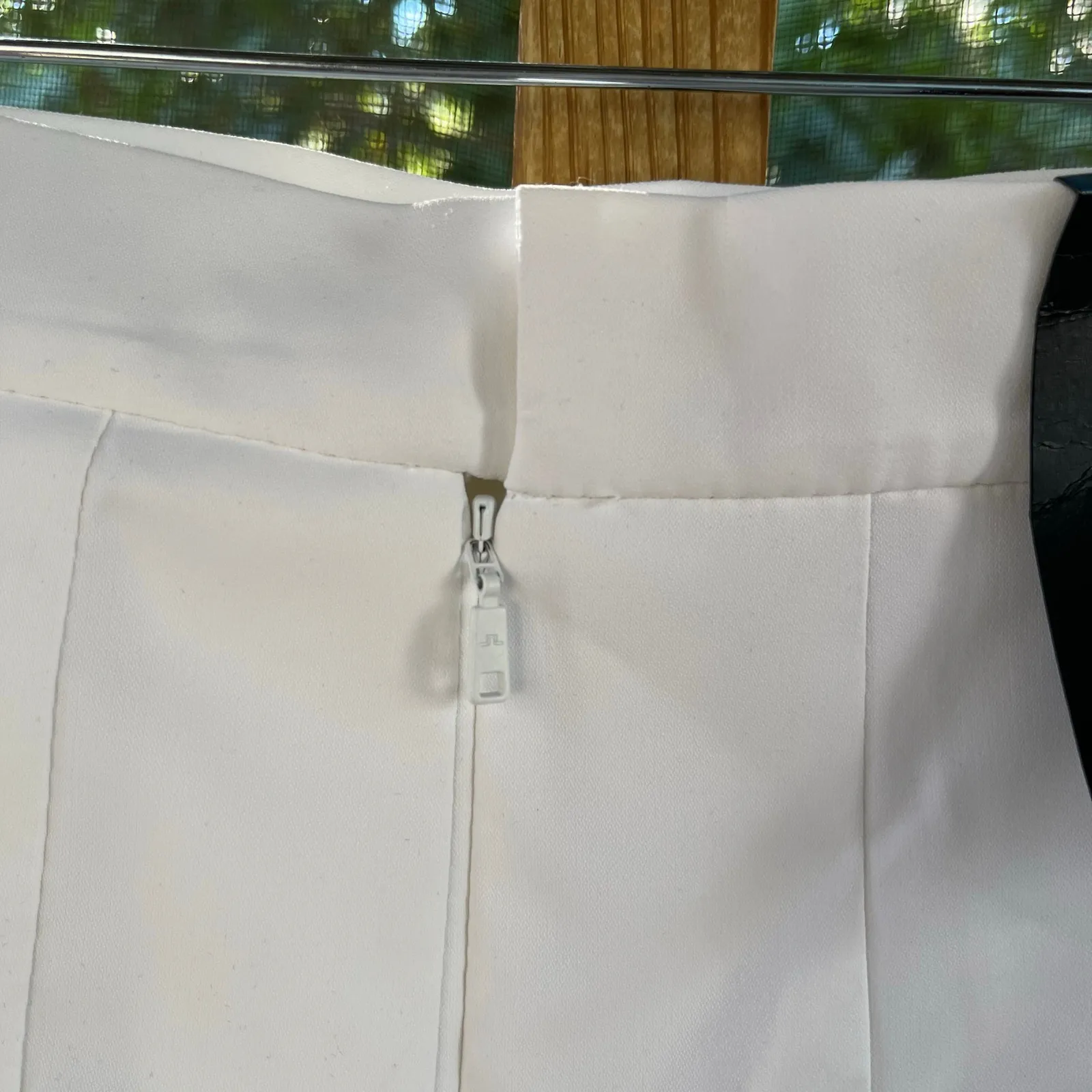 J. Lindeberg Women's Naomi Golf Skirt Bridge White Mini Size S. NEW - Image 3