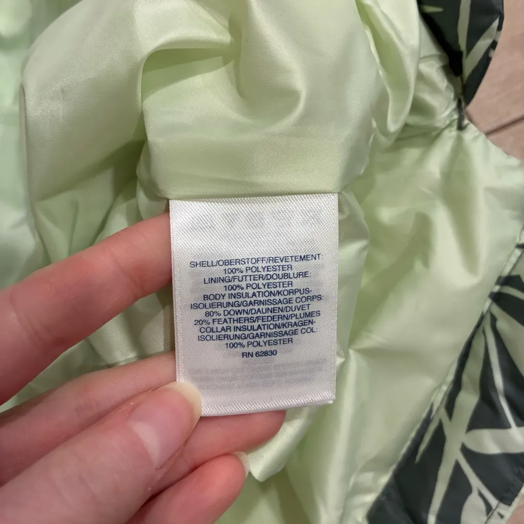 NWT Lands’ End Women’s Down Filled Puffer Vest 600 Fill Green Palm Size S - Image 4