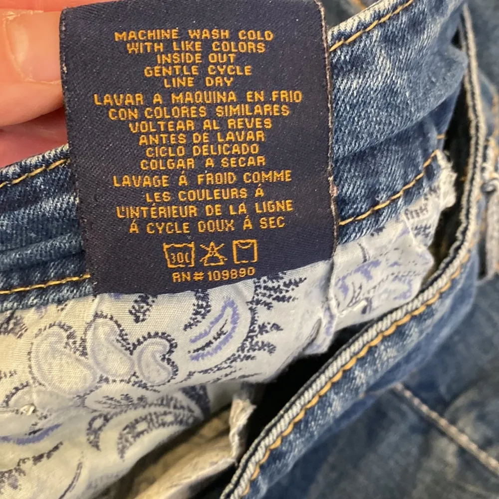 Seven7  Women’s Stretchy Cropped Medium Blue Wash Denim Jeans EUC Sz 14 Cotton - Image 8