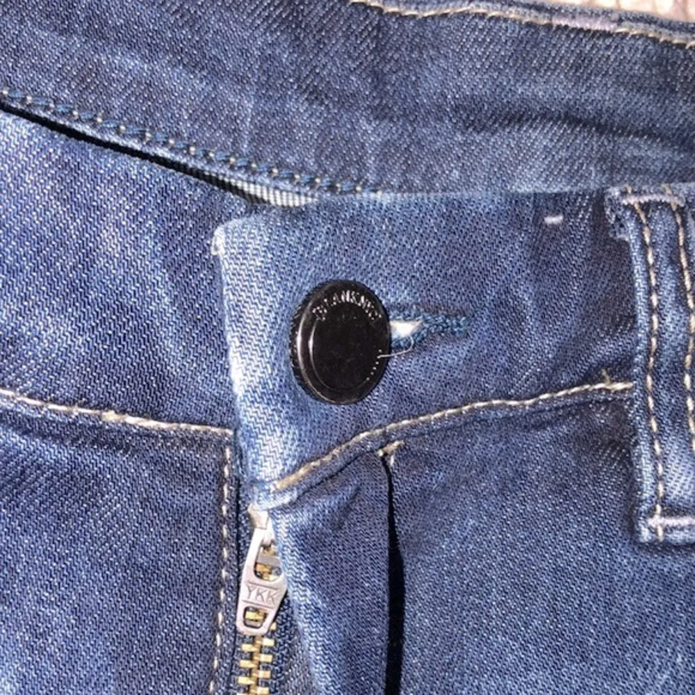 Blank NYC distressed jeans size 28 - Image 6