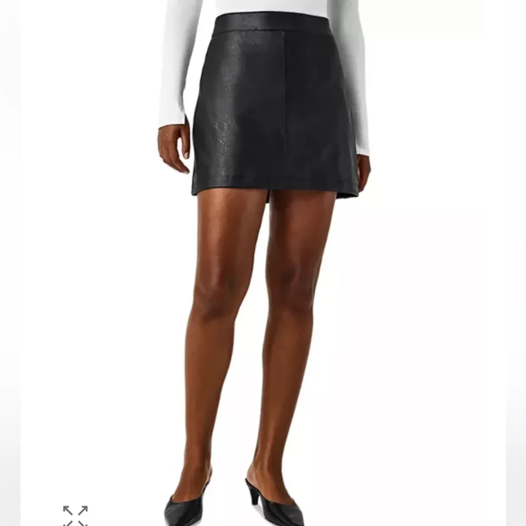 Spanx Vegan Leather mini skirt size large - Image 6