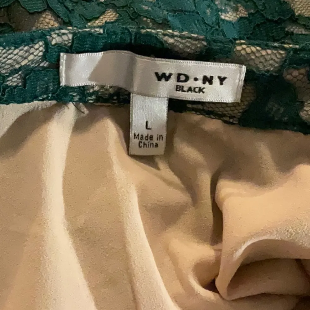 WD- NY  Lace Skirt With Contrast Lining SZL NWOT - Image 4