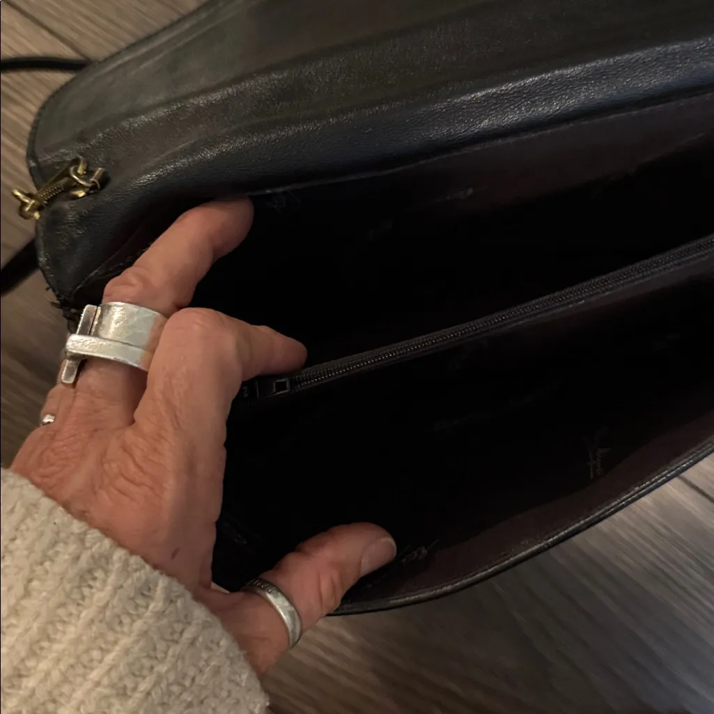 Vintage Etienne Aigner Elegant Black Leather Shoulder Bag classic style timeless - Image 6