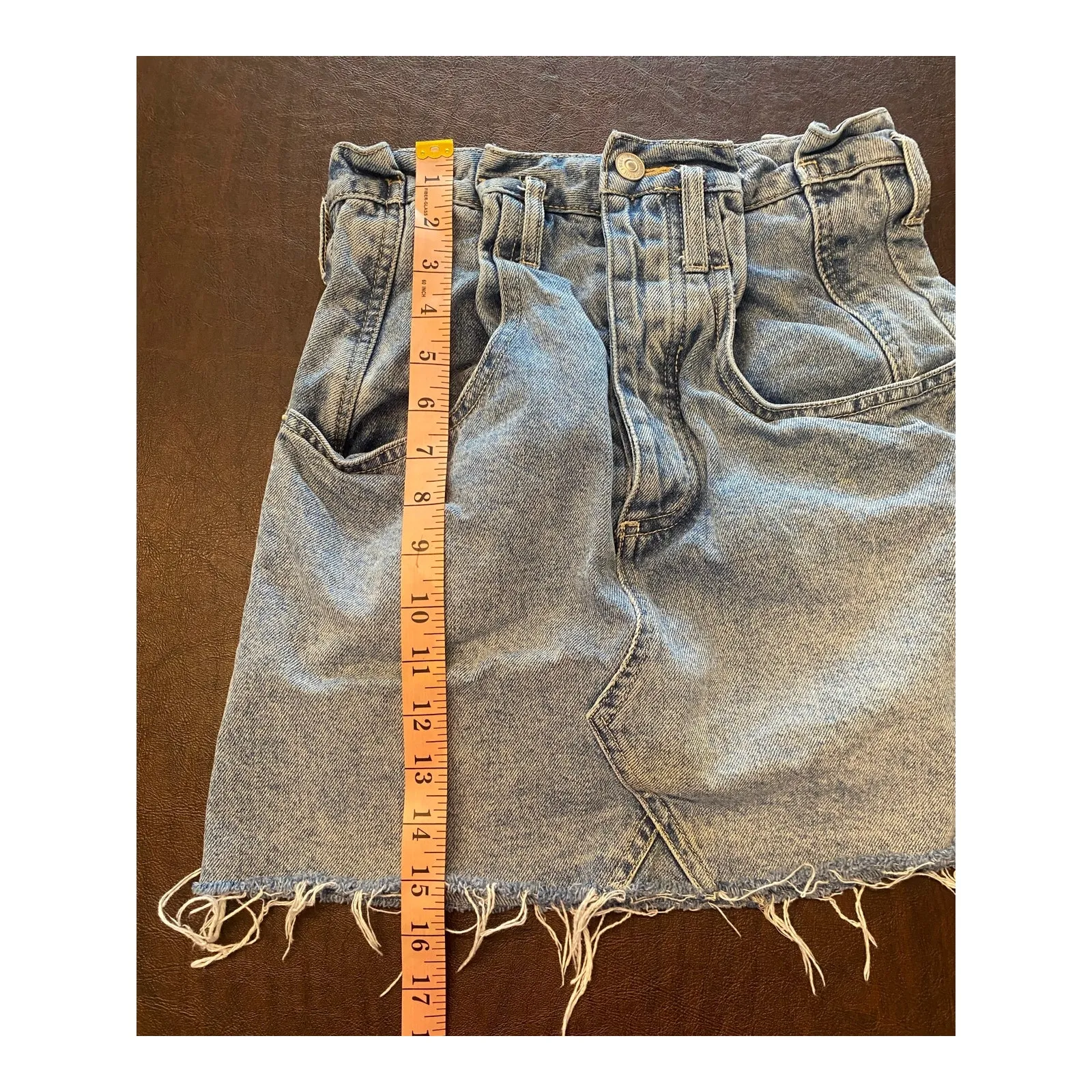 We The Free Gathered Waist Raw Hem Button Fly Light Wash Denim Mini Skirt Sz 25 - Image 5