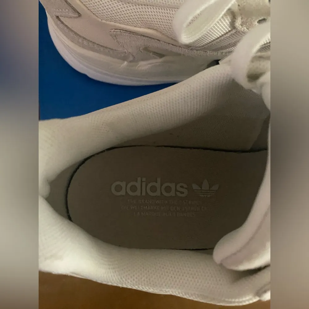 Adidas Originals Women Falcon Off White Beige Chunky Sneakers Athletic Size 9 - Image 7