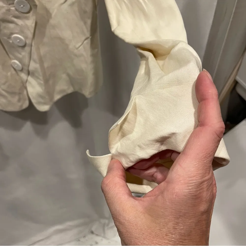 Beautiful Neiman Marcus linen silk creamy asymmetrical chunky button blazer luxe - Image 7