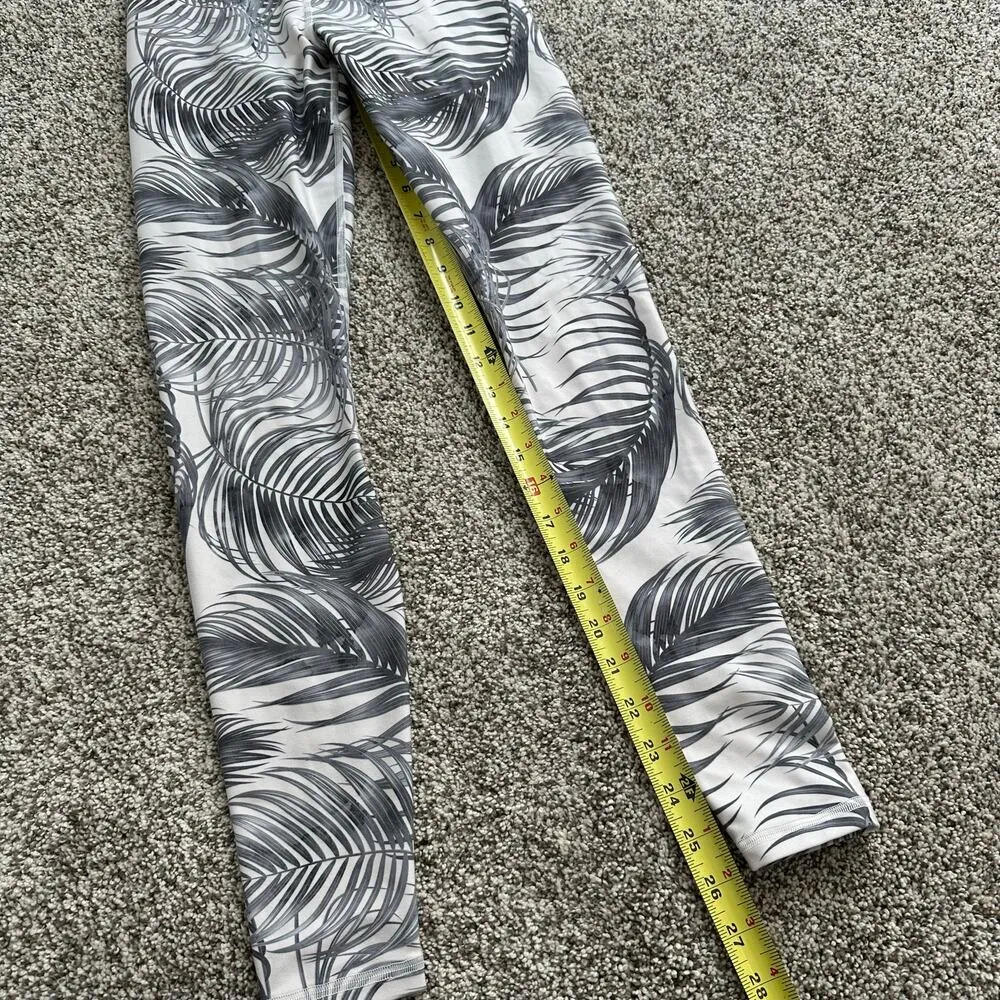 Spiritual Gangster white & gray leaf pattern leggings size XS - Image 9
