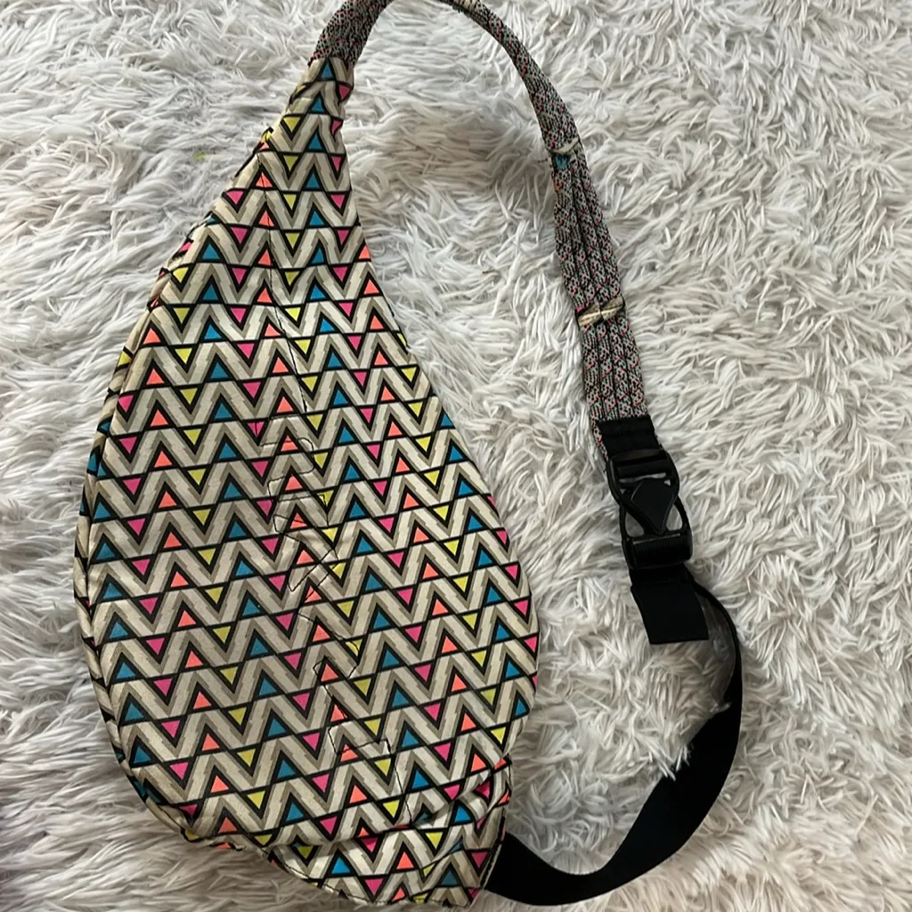 Kavu Rope Rope Sack Sling Crossbody Backpack Fluorescent Triangles - Image 3