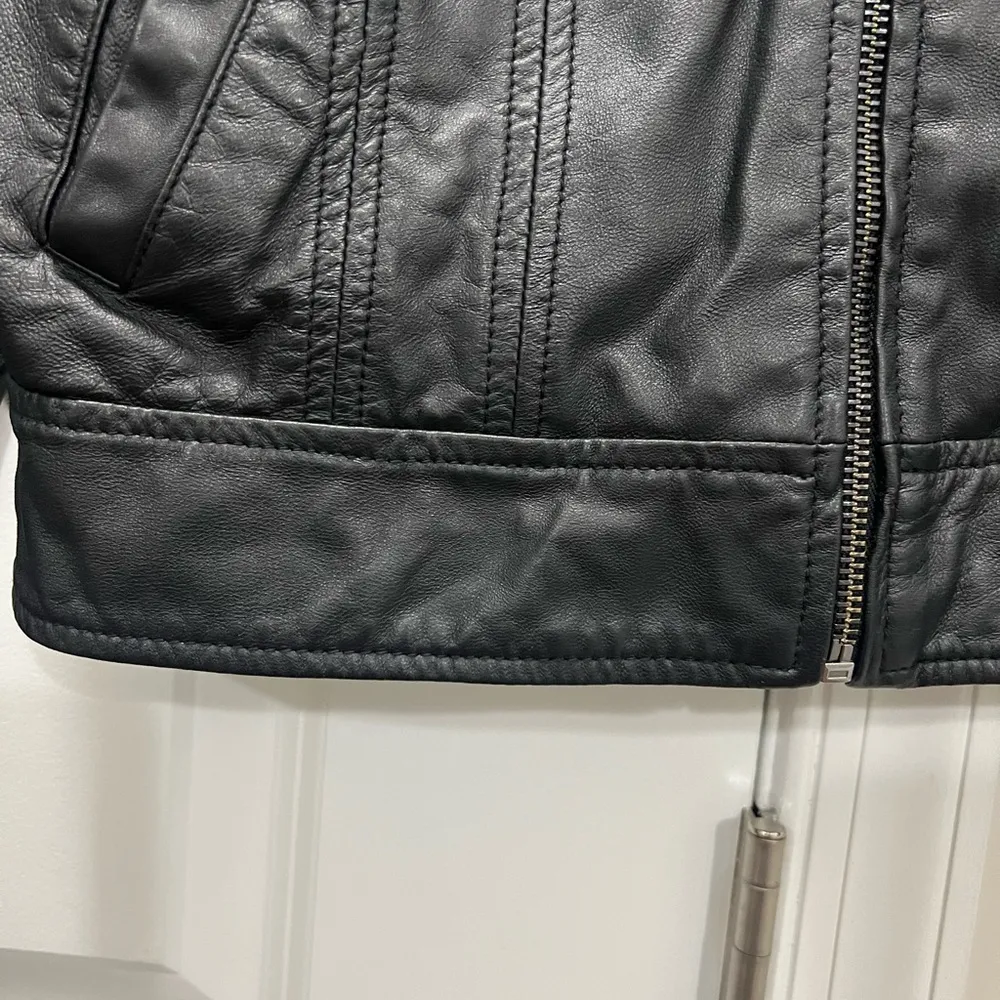 Slate & Willow Black Fur Trim Leather Trucker Jacket Size Medium $695 - Image 4