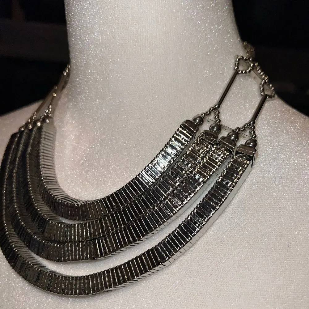 Gorgeous 4 strand square block chain necklace! New!! Silver - Image 4