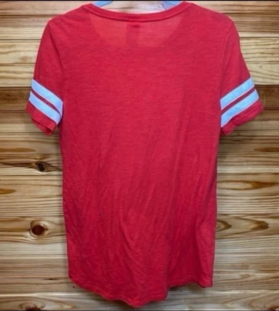 Victoria's Secret PINK elf Christmas “Santa I know him” sequin top - Image 5