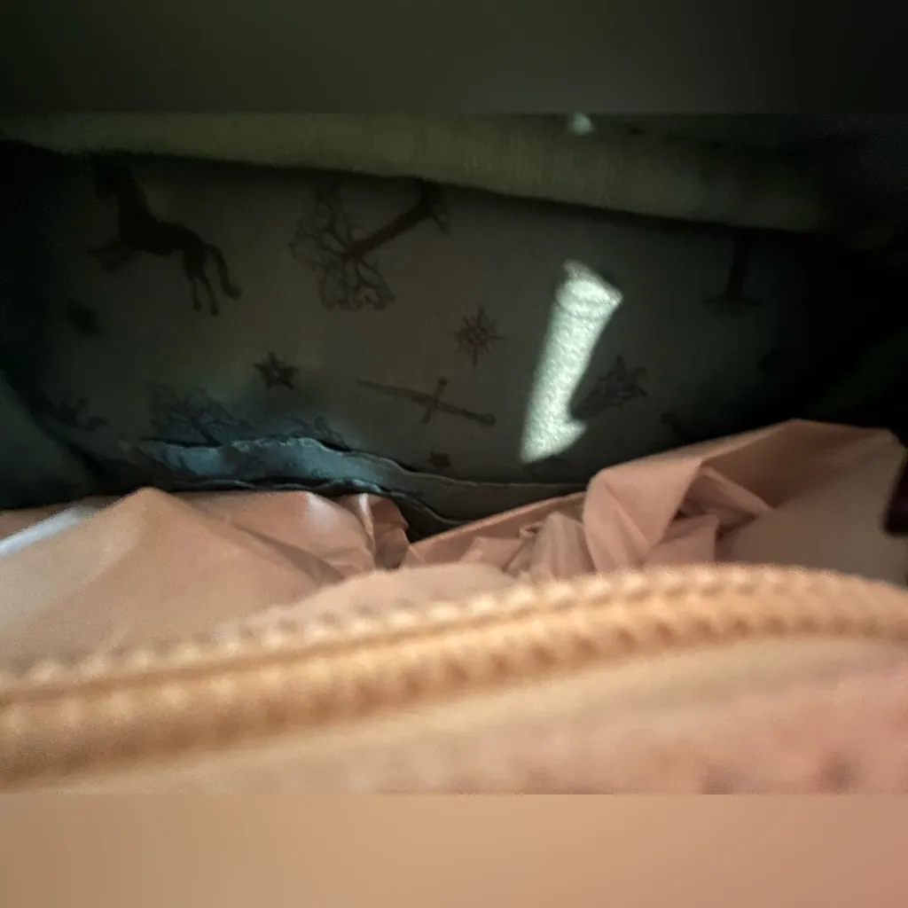 Lord of the Rings Leaf of Lorien Athletic Crossbody Bag - Image 9