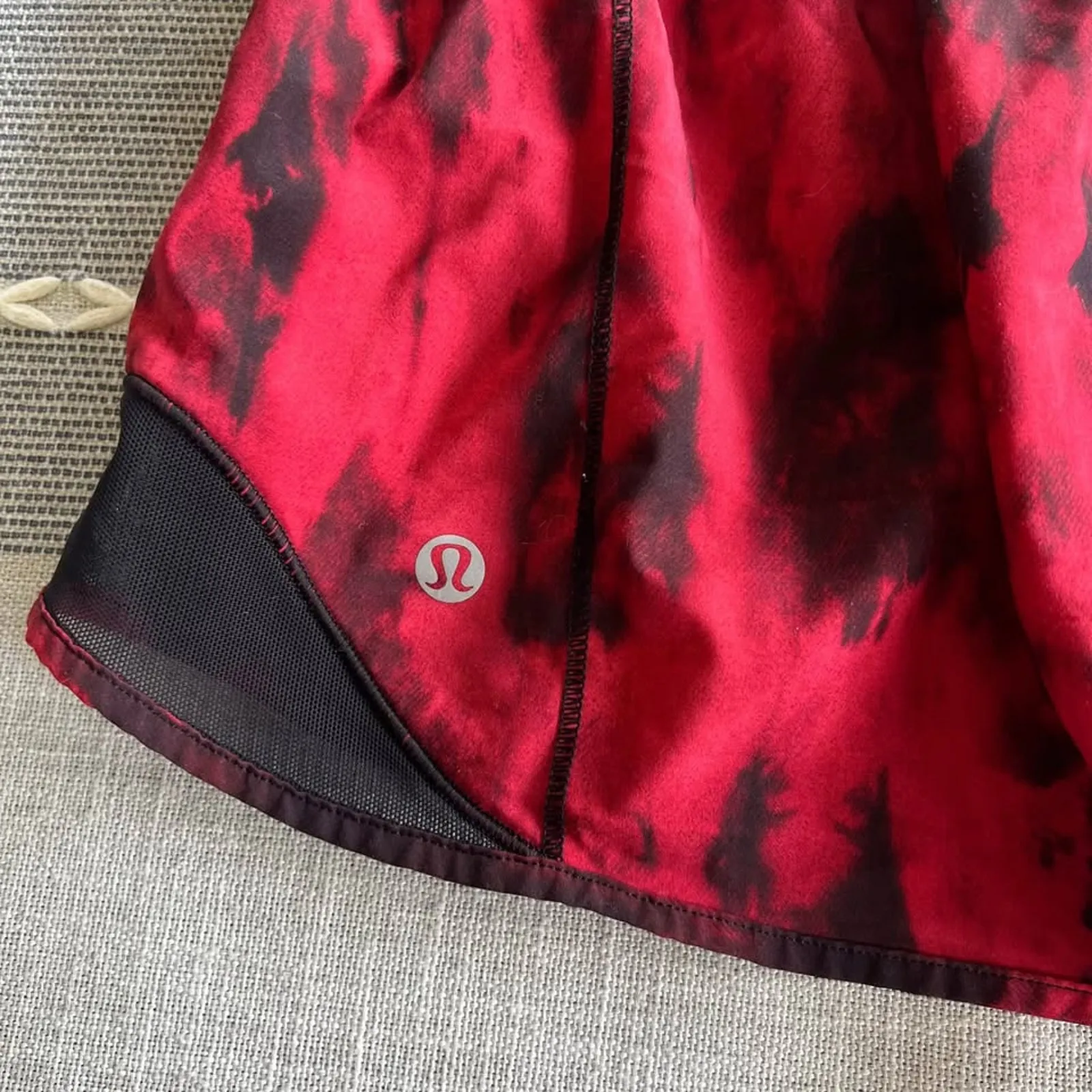 Lululemon Hotty Hot Short II 2.5" Game Day Red Black Size 10 - Image 8