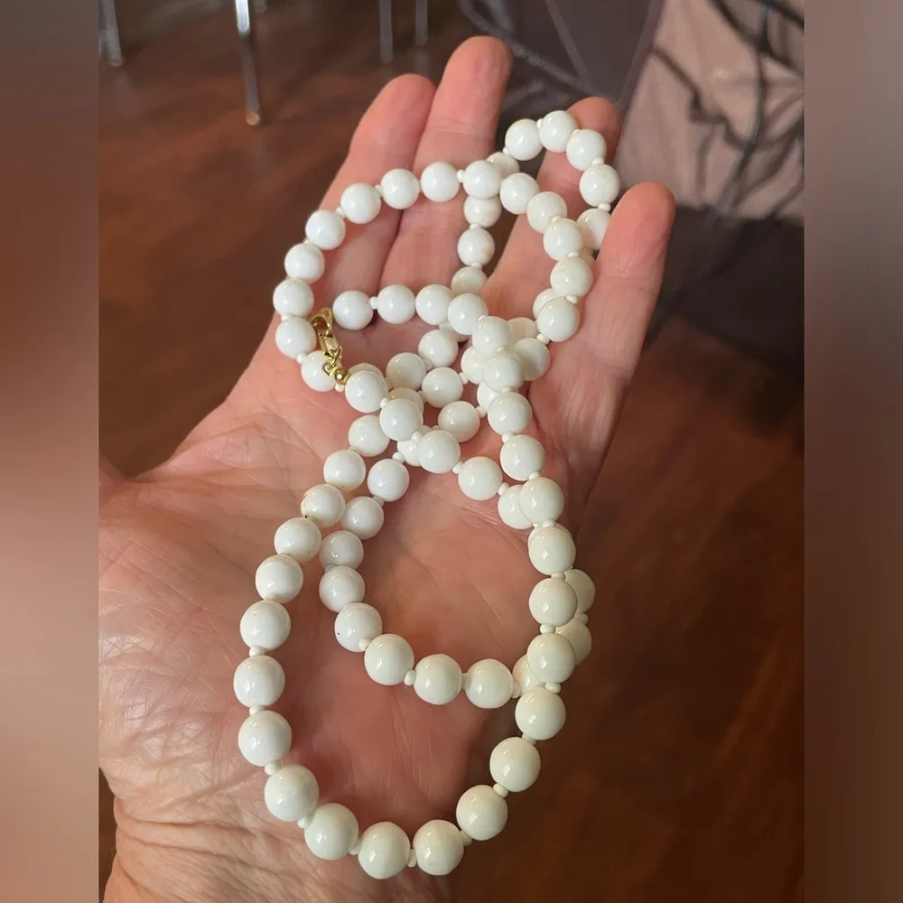 Vintage Set of Carol Dauplaise Milk Glass Necklaces White - Image 7