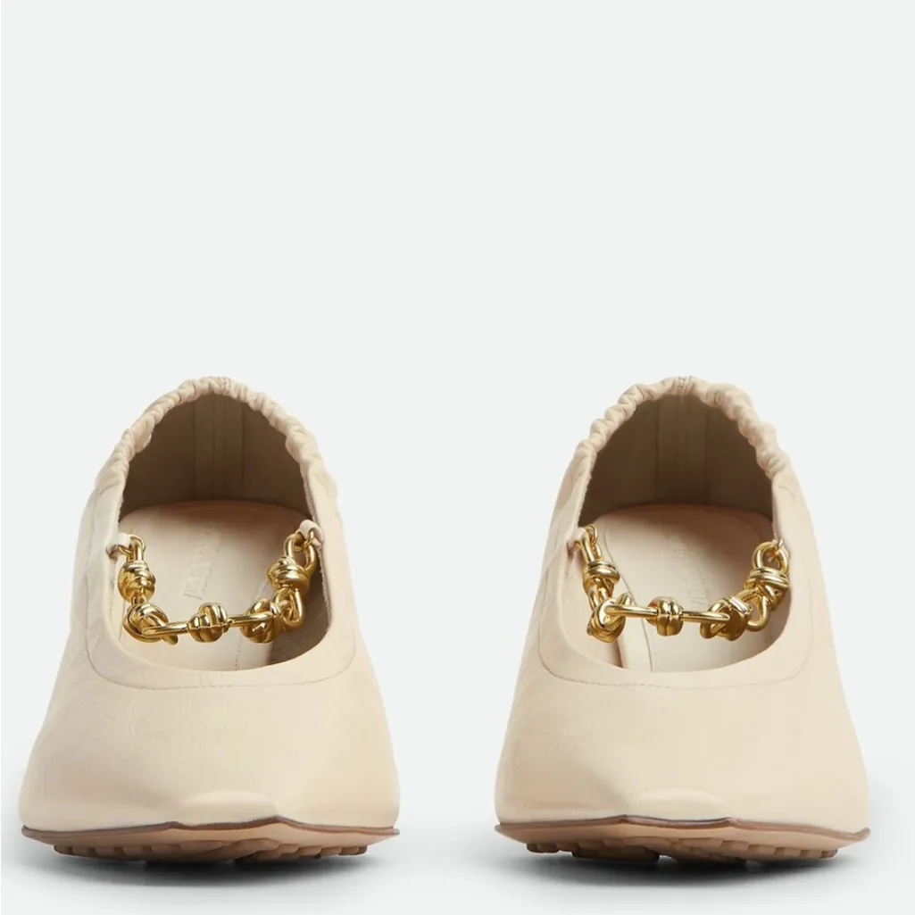 NIB Bottega Veneta Spike Chain Crinkled Leather Pumps in Sea Salt Size 36.5 - Image 7