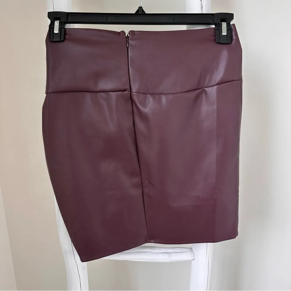 Women’s Gameday Dancing Queen Faux Leather Mini Skirt Eggplant Color SZ S - Image 4