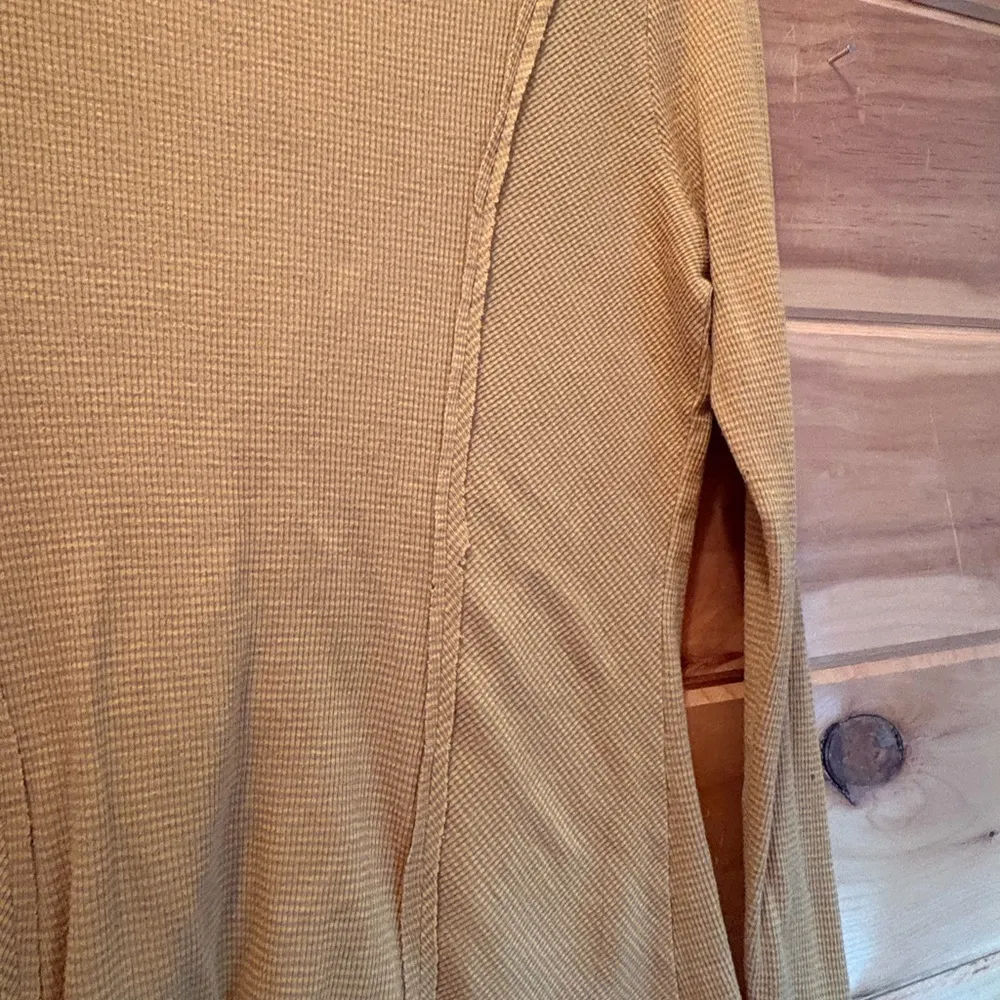 Comme Toi…gold/tan Fitted Long Sleeve Buttoned Blouse size M Tan Size M - Image 7