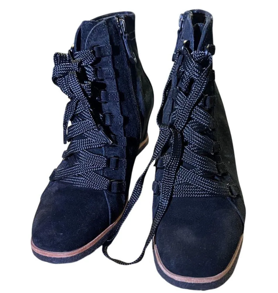 Earth Black Suede Ankle Boots with Contrast Laces & Side Zip Casual Combat Style Size 6.5 - Image 2