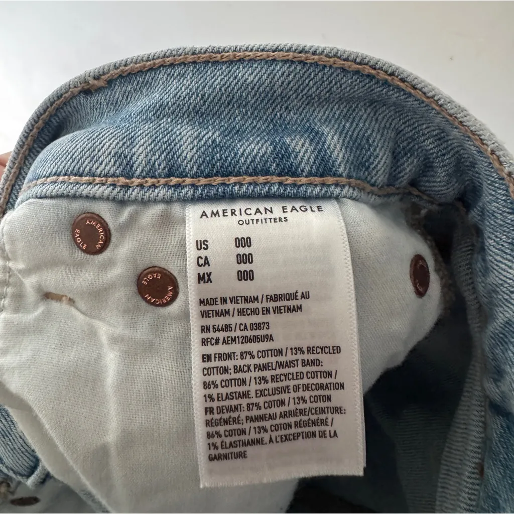 American Eagle Strigid Relaxed Short Light Wash Super High Rise - Image 6