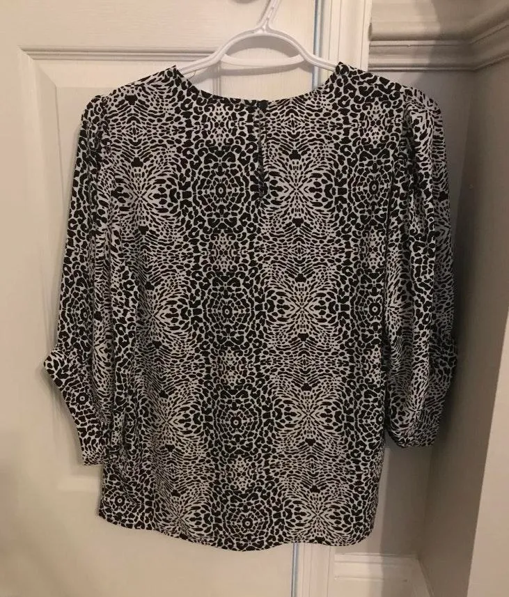 NWOT Black & White Printed Blouse - Image 3