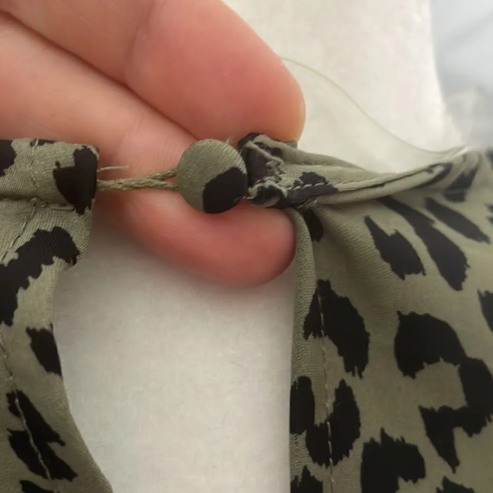 MASSINI Blouse Green and Black Animal Print size Medium - Image 5