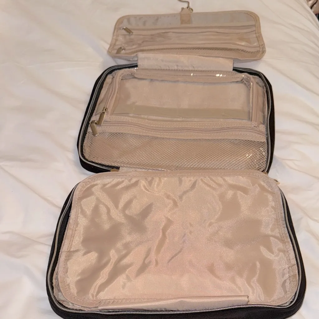 Black hanging Travel Organizer with Multiple Compartments. Micro fiber. NWOT. Tan - Image 3
