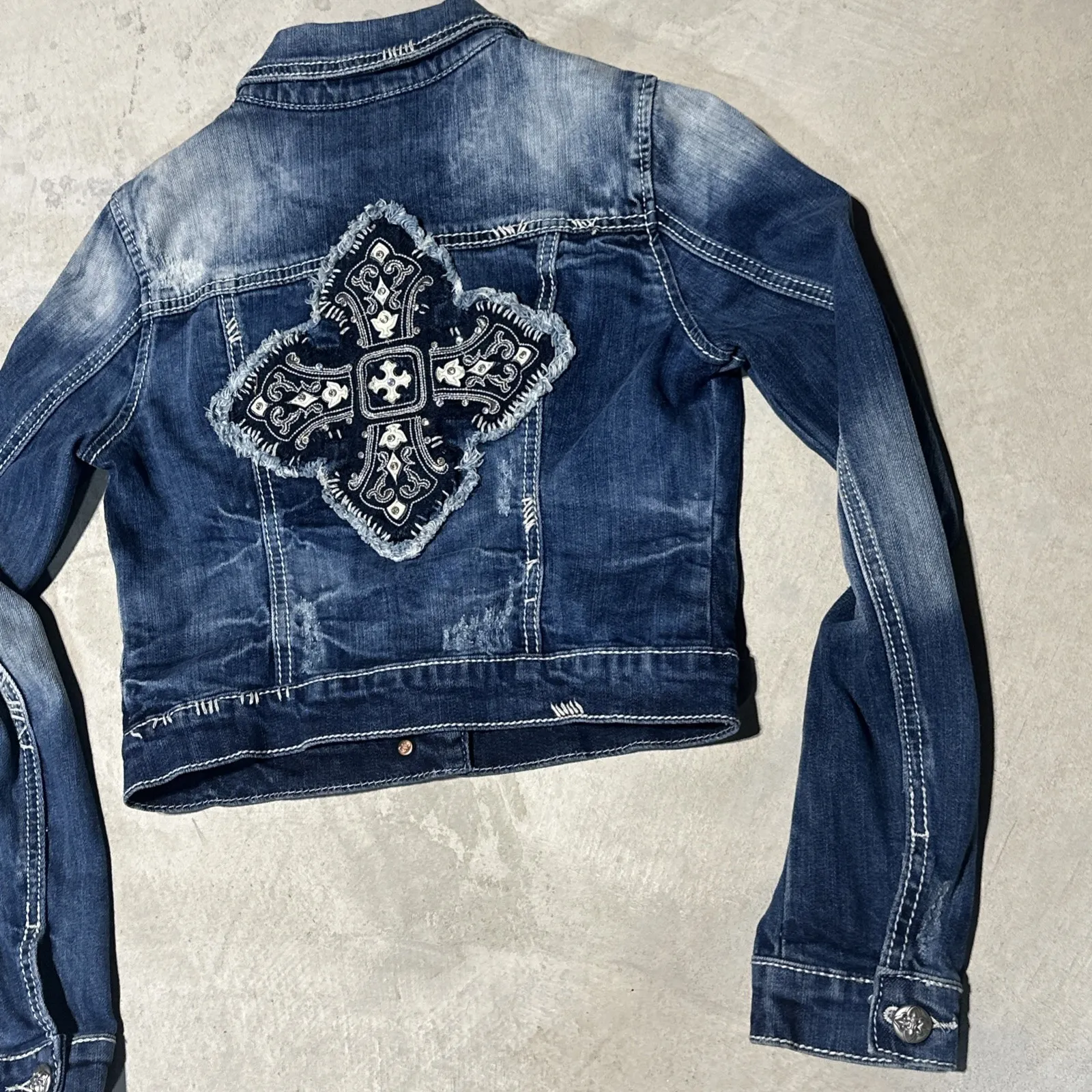 Miss Me Jean Jacket Women's SZ S Blue Denim Rhinestone Cropped Long Sleeve - Image 5