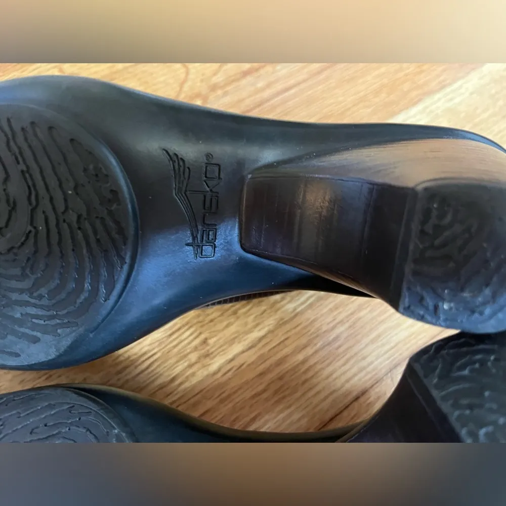 Dansko  lightly worn brown heel - Image 7